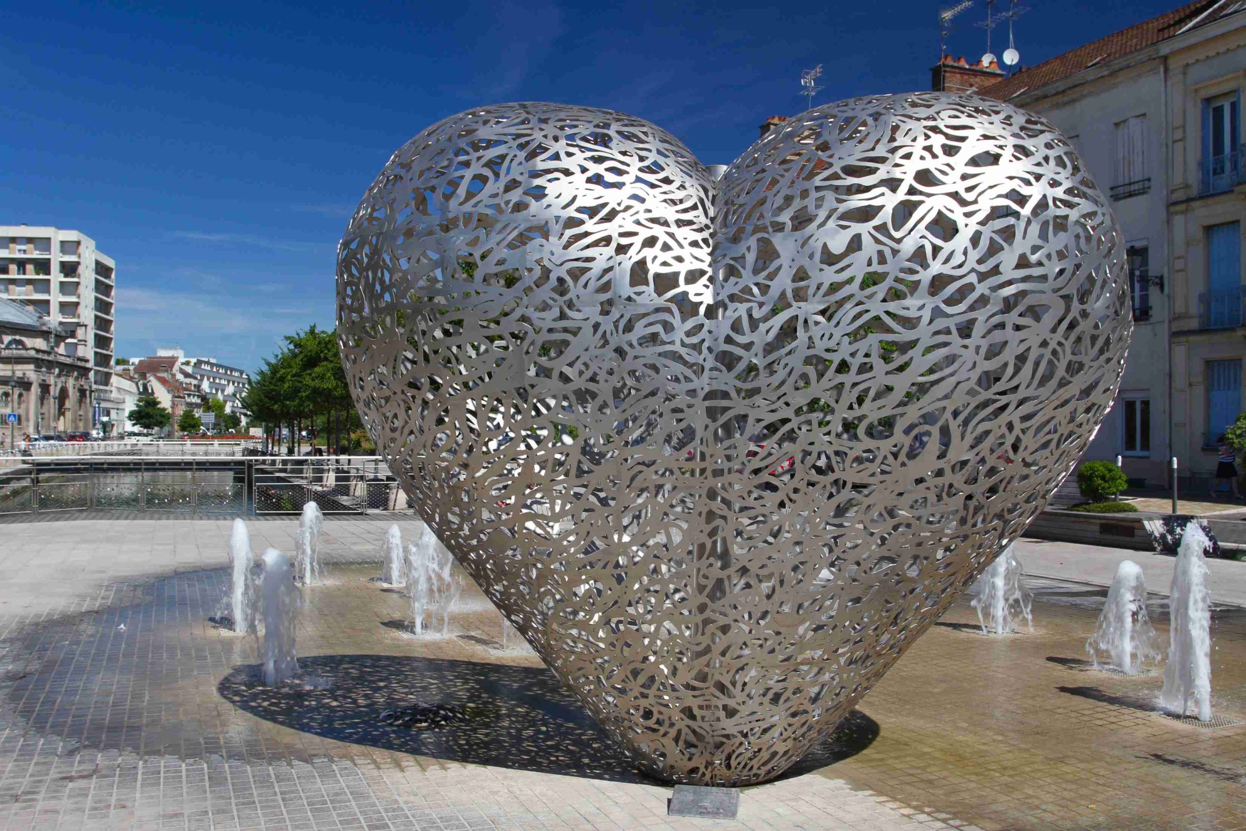 Metal Heart Sculpture (4)