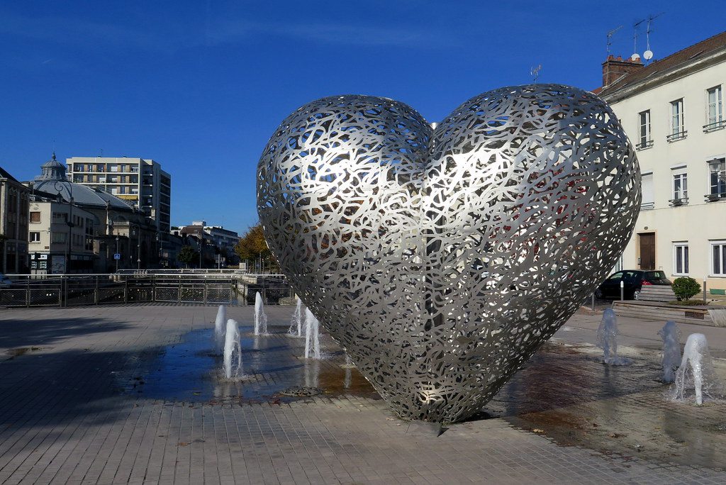 Metal Heart Sculpture (5)