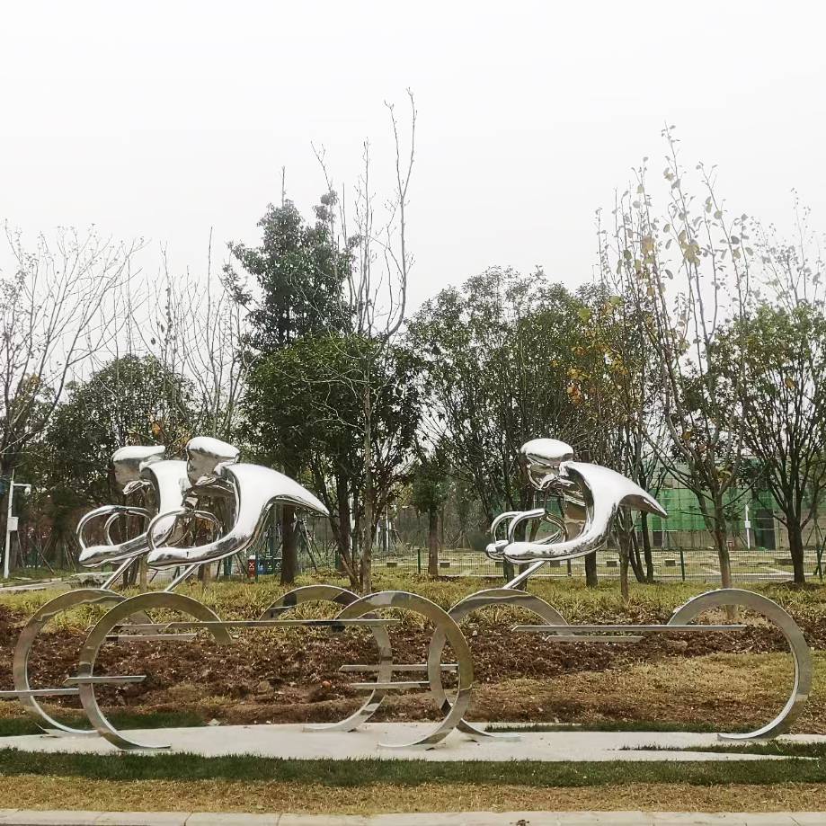 Bicycle race sculpture (2)