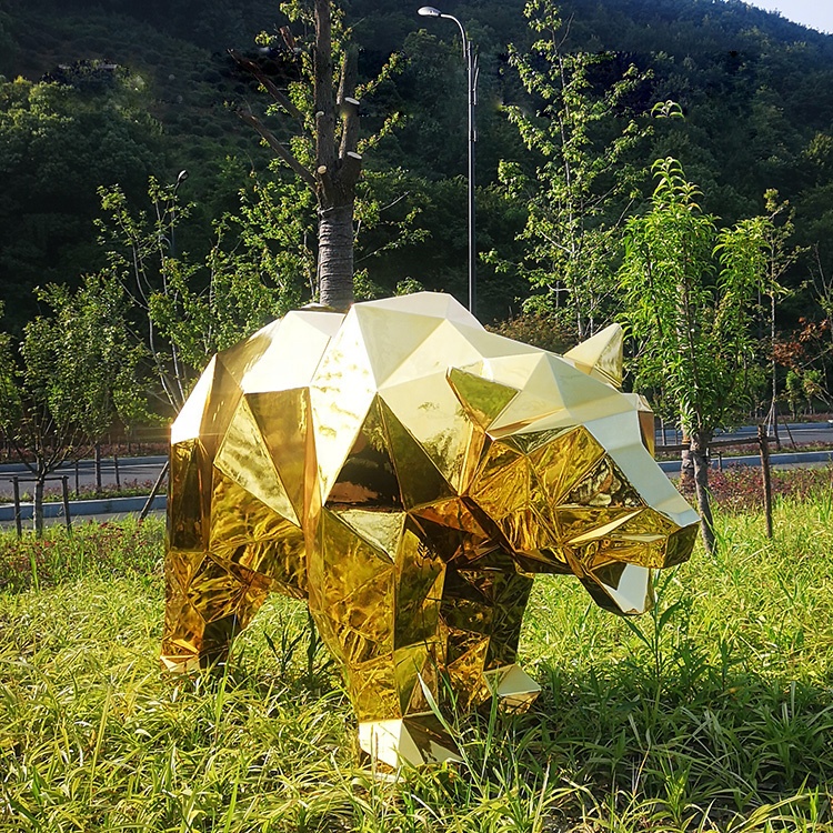 lawn metal bear sculpture