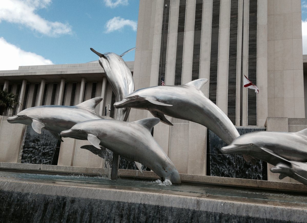 Stainless Steel Dolphin Fountain Sculpture (1)