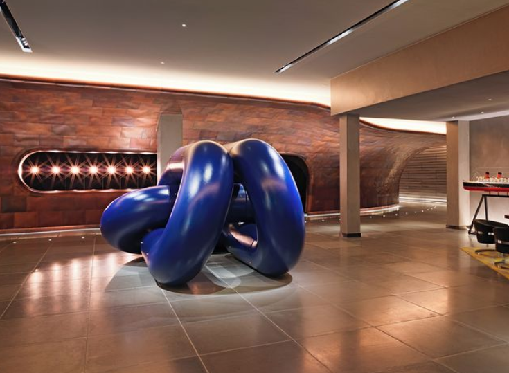 hotel lobby sculpture decor