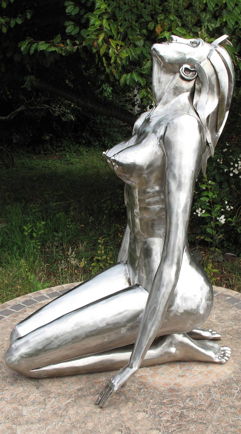 Stainless steel Woman sculpture