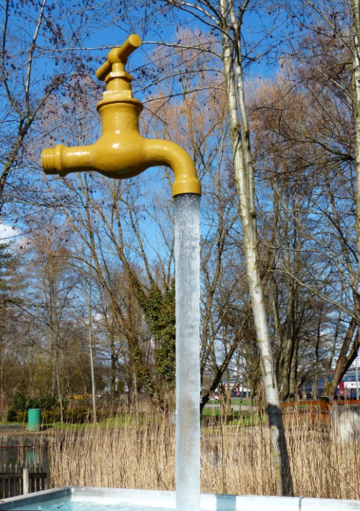 floating faucet sculpture (2)