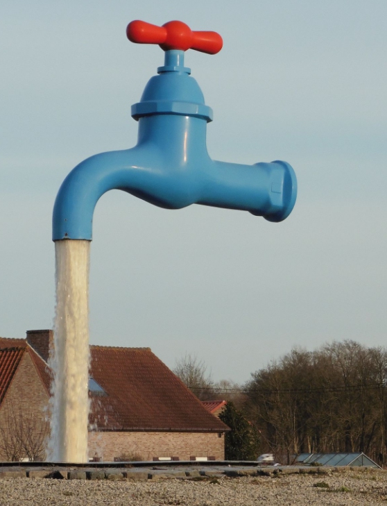 floating faucet sculpture (3)