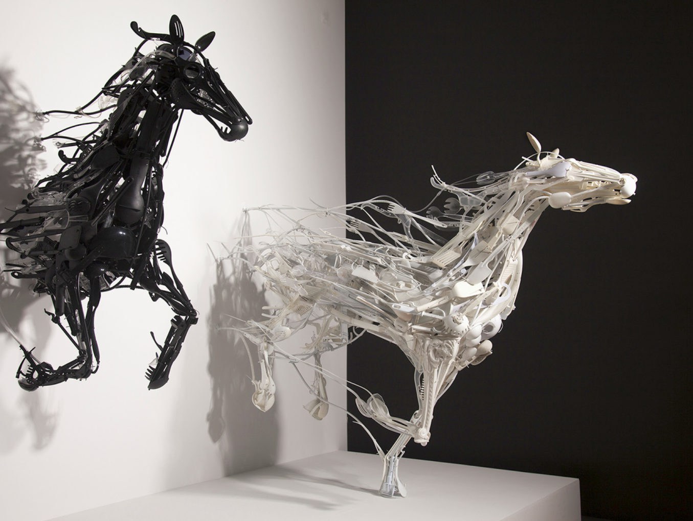 horse dynamic sculpture