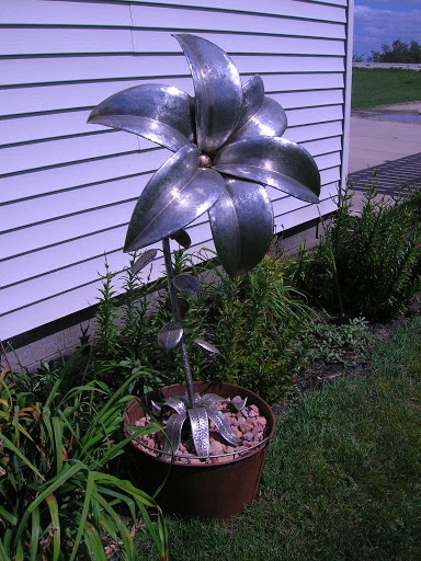 metal flower sculptures for garden (3)