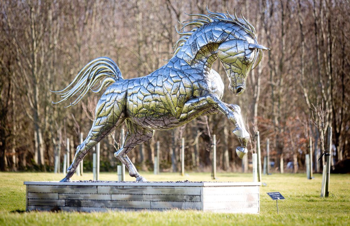 metal horse art (3)