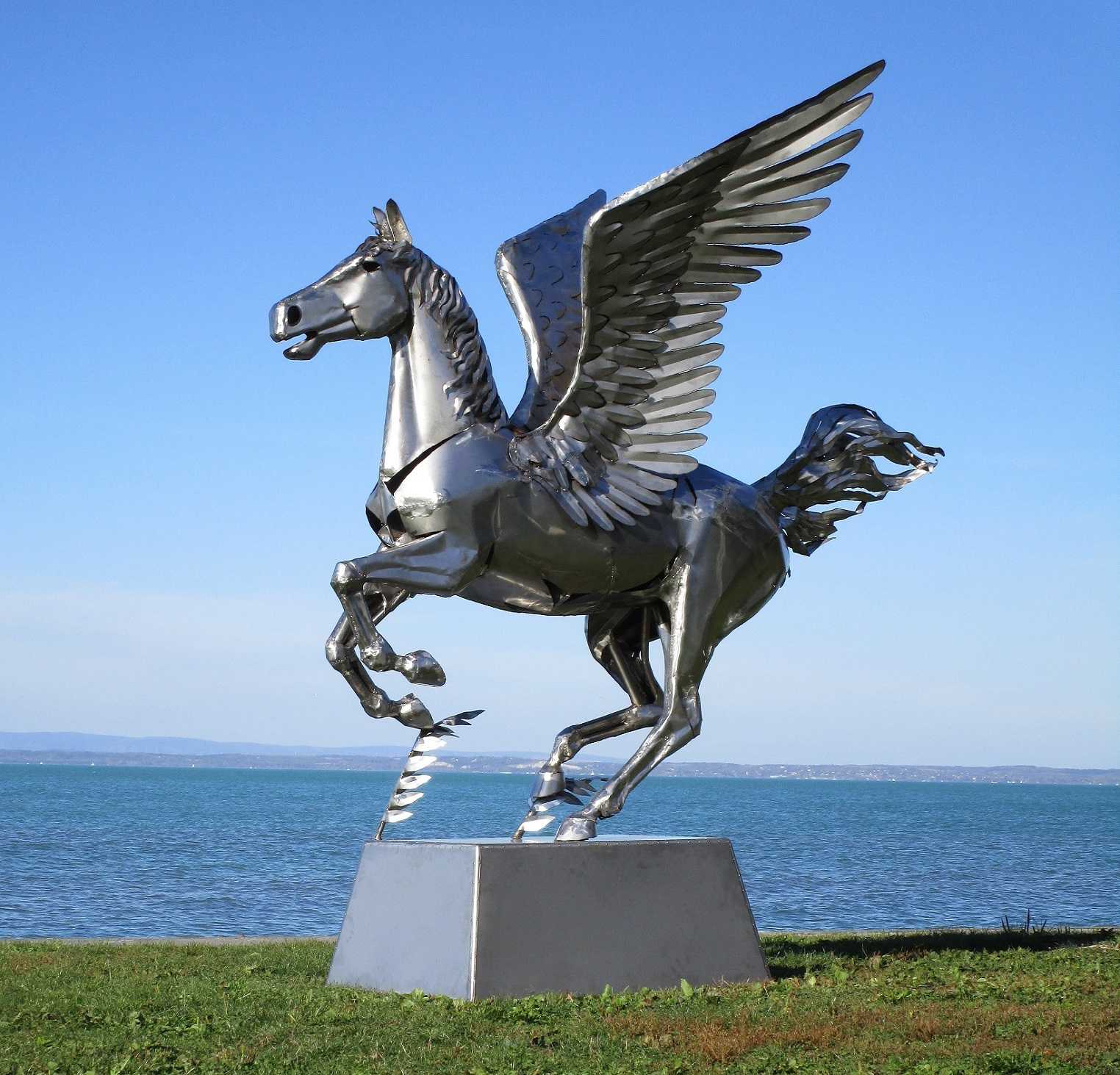 life size metal horse sculpture for sale (1)