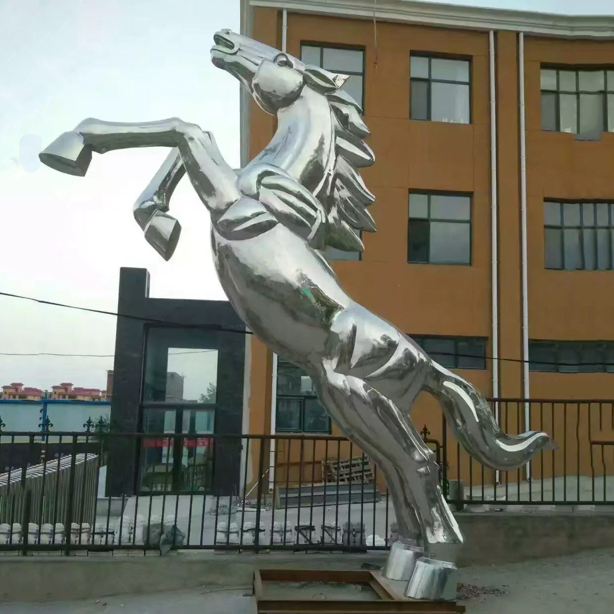 life size metal horse sculpture for sale (3)