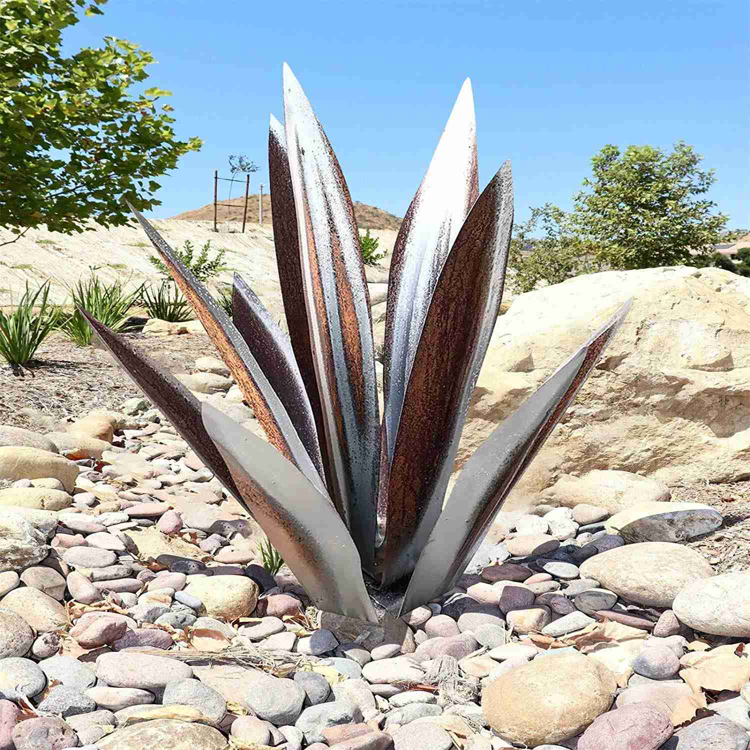 metal agave sculpture (3)