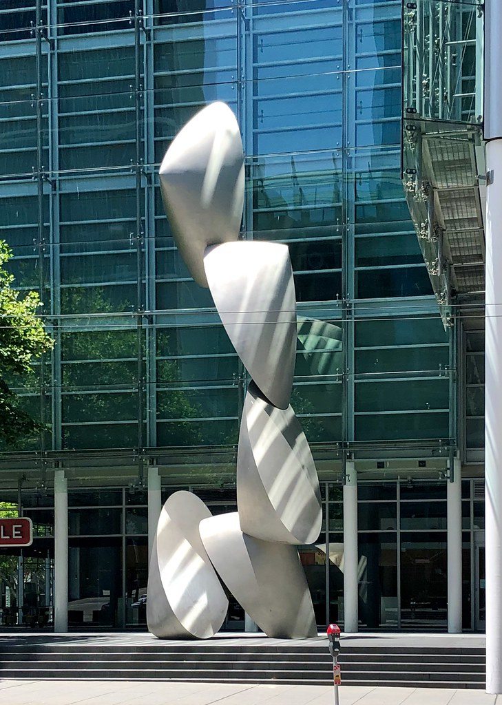 large metal sculpture (1)