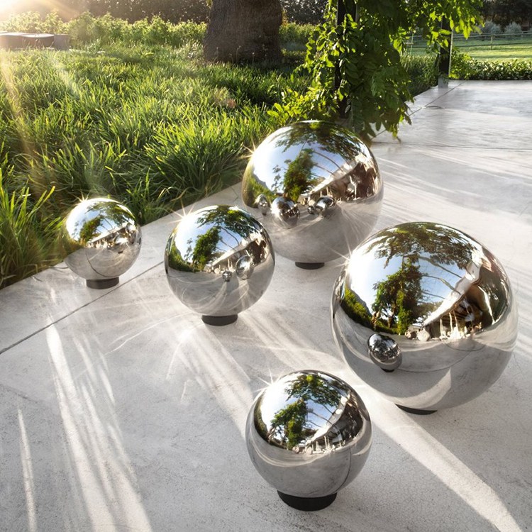 shiny balls sculpture (1)