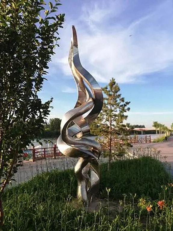 Art shiny sculpture lawn