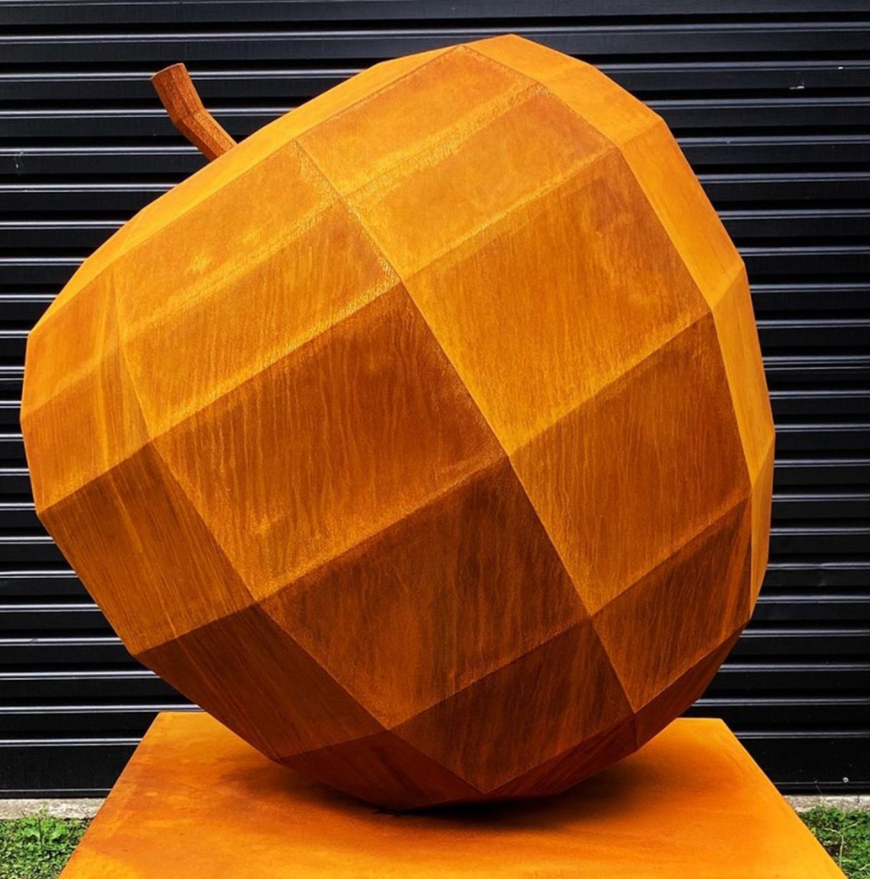 Geometry of the apple corten steel sculpture