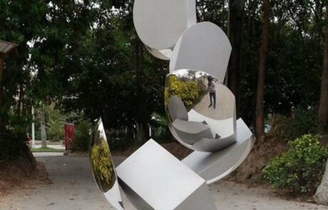 Artwork Mirror stainless steel sculpture