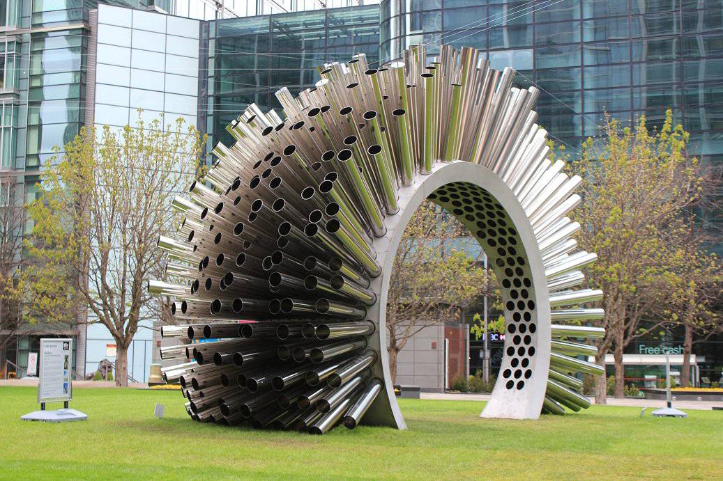 Stainless steel pipe sculpture for garden