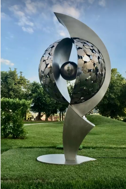 Distortional sculpture lawn of stainless steel