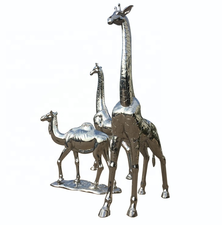 giraffe Family Stainless Steel Sculpture (1)