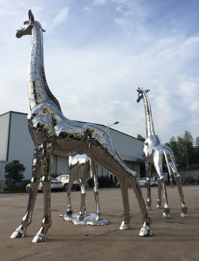giraffe Family Stainless Steel Sculpture (3)
