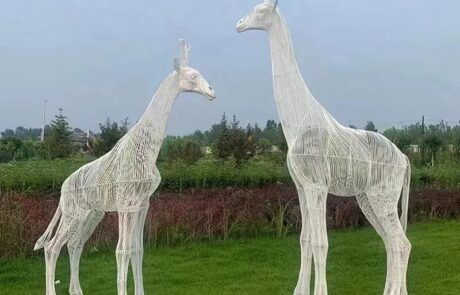 Metal mesh giraffe sculpture