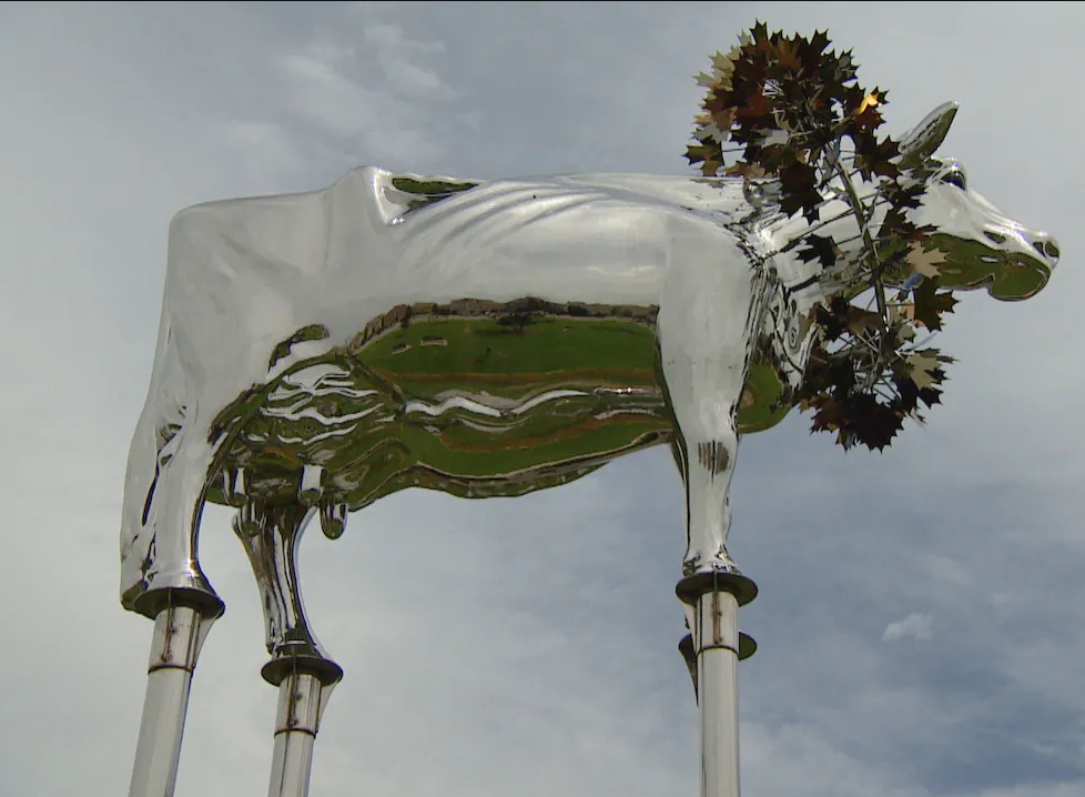 stainless steel Towering cow statue1 (2)