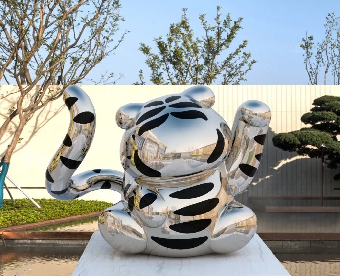 stainless steel cartoon tiger sculpture