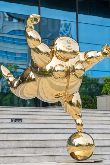 golden stainless steel fat boy sculpture
