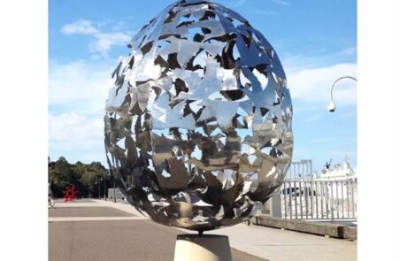 Egg Hollow Shape Stainless Steel Sculpture Metal Ball Sculpture Corrosion Stability