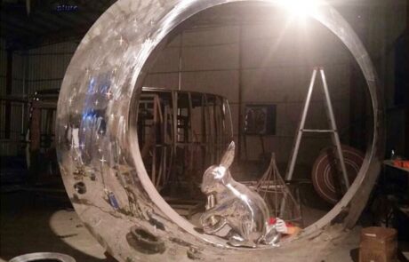 The moon and the Jade Rabbit Mirror Stainless steel landscape sculpture